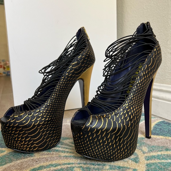 LONDON TRASH - Size 8 LT. CRUSH Gold and black leather platform heels - Picture 3 of 16